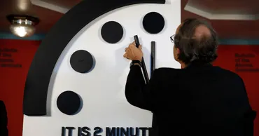 Ceasul Apocalipsei s-a apropiat cu o secundă de „miezul nopții nucleare”