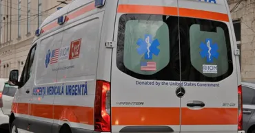 O femeie, în stare gravă după ce a căzut de la etajul șase al unui bloc de locuințe