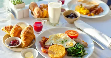 Medicii au explicat ce nu trebuie să mănânci dimineața: Este dăunător pentru sănătate