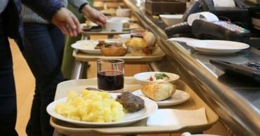 В столице малоимущие остались без горячих обедов и пакетов с продуктами.