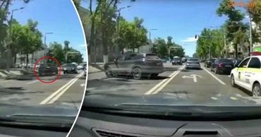 В отношении водителя Porsche, нарушившего ПДД, применены санкции.