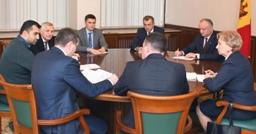 Додон провел совещание по социально-экономическим и политическим вопросам.