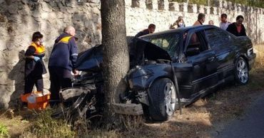 В Оргееве BMW врезался в дерево, четверо молодых людей госпитализированы.