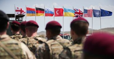 Генсек НАТО призвал союзников помочь Украине и Грузии.