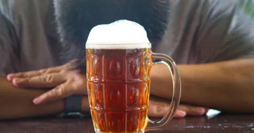 Un nou efect al alcoolului, descoperit de cercetători. Ce modificări apar în creier