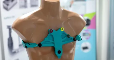 Invenții din Moldova: Un exoschelet inteligent și un aparat pentru alfabetul Braille