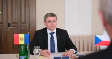 Гросу обсудил в Праге экономические отношения и сотрудничество в сфере обороны