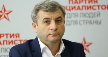 Лидер фракции социалистов в Парламенте Корнелиу Фуркулицэ.