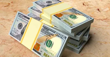 Dolarul american își menține poziția pe piață