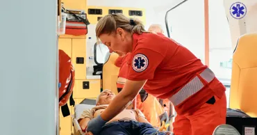 Peste 14.900 de apeluri la ambulanță într-o săptămână: Cele mai frecvente urgențe