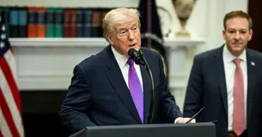 Трамп пригрозил России и Украине пошлинами в 200% из-за войны