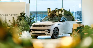 Land Rover: Рождественский день в стиле Range Rover - зима пахнет елью и пряниками Ⓟ