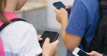 Grecia a interzis rețelele sociale pentru copiii sub 15 ani