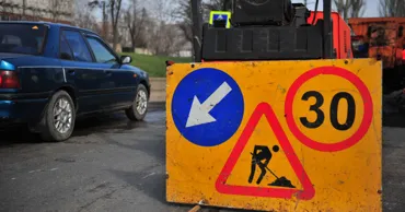 На столичной улице ограничат движение транспорта до 20 мая