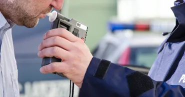 Un bărbat condamnat de trei ori pentru abateri în trafic, trimis după gratii