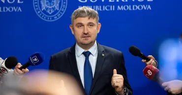 Министр культуры: Реставрация Триумфальной арки откладывается