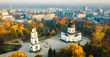 В Кишинёве проживают более 714 000 человек, а средняя зарплата превышает 18 000 леев