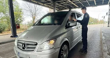 O moldoveancă, prinsă la vama Albița conducând o mașină neînmatriculată