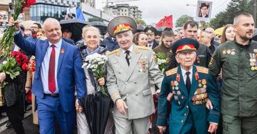 Депутаты, носившие георгиевскую ленту, избежали штрафов: суд не нашел доказательств