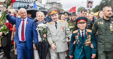Депутаты, носившие георгиевскую ленту, избежали штрафов: суд не нашел доказательств