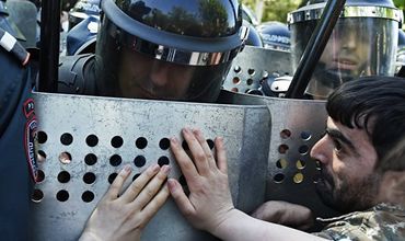 В Ереване полиция призывает не допустить участия подростков в протестах. Фото: Sputnik