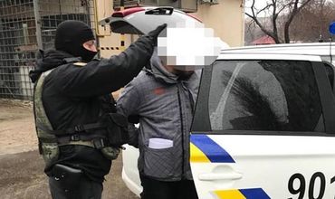 В Одессе воры через окна выносили из школ оргтехнику.