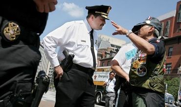 В результате инцидента пострадал сотрудник Секретной службы.