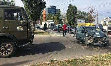 Выехавший на "встречку" водитель потерял сознание за рулем.