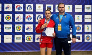 Молдавская спортсменка завоевала бронзовую медаль на чемпионате Европы по самбо.