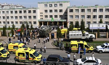 Учительница школы в Казани рассказала, как выпрыгивала с детьми из окна.