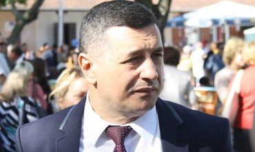 Независимый депутат Ион Гроза намерен сотрудничать с правыми силами.