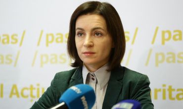 Бывший министр просвещения Майя Санду настаивает на том, что школы должны быть закрыты. 