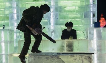 На создание шедевра каждому художнику отводится 15 дней. 