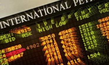 Preţul petrolului Brent a scăzut marţi la circa 123 dolari pe baril sau cu aproximativ 2 dolari