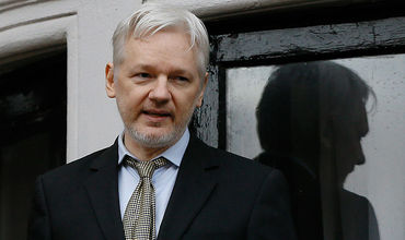 Ассанж заявил о готовности к переговорам с Британией и США.