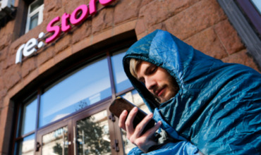 Россияне начали продавать места в очереди за новым iPhone 11.