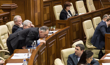 Даже если на улице август и большинство политиков в отпуске, многие из них работали на этих выходных. Фото: sputnik.md