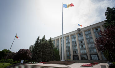 Кроме того, комиссия рассмотрела документы, поданные для участия в конкурсе на должность госсекретаря в министерства.