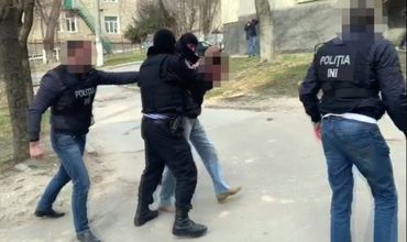 Сотрудники правоохранительных органов задержали мужчину, шантажировавшего гражданку Германии.