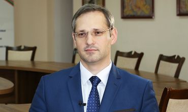 Игнатьев сообщил, что международные партнеры пристально следят за ситуацией с закрытием счетов предприятий.