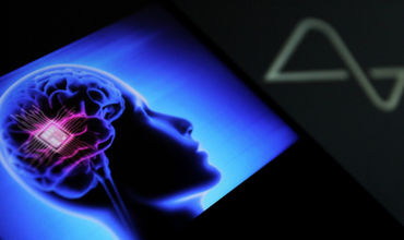 Un pacient cu o boală precum cea a lui Stephen Hawking a primit un implant cerebral Neuralink.