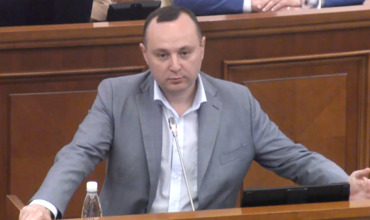 Депутат фракции Партии социалистов Влад Батрынча.