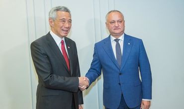 Игорь Додон пригласил Ли Сяньлуна совершить официальный визит в Республику Молдова.