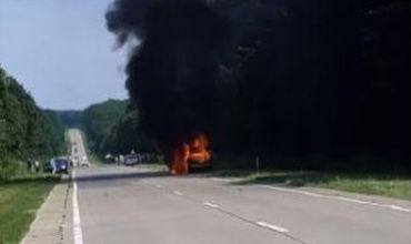 На трассе под Страшенами загорелся автомобиль.
