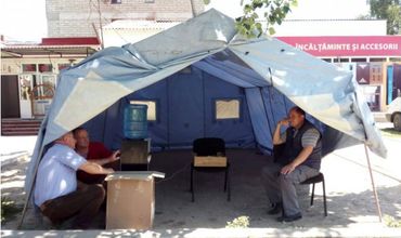 Более 6000 человек обратились за помощью в установленные спасателями палатки.