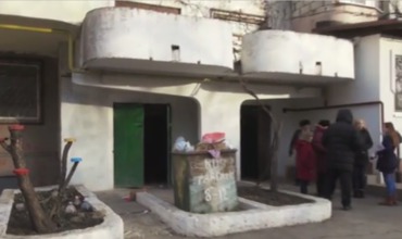 Сами жильцы в ужасе от будущего соседства с молодым человеком.