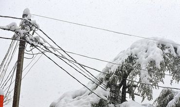 В результате сильных снегопадов 6 сел остались без света. 