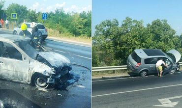В Хынчештах в результате аварии загорелось такси.