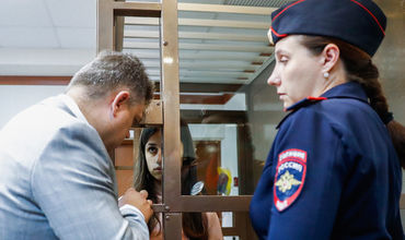 Суд освободил одну из сестер Хачатурян из СИЗО.