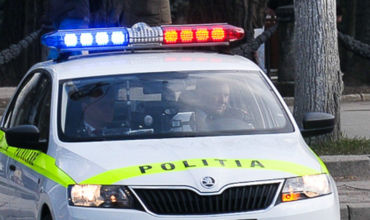 Un bărbat, reținut după ce a aruncat cu o piatră într-o mașină de poliție la Ciuciuleni.